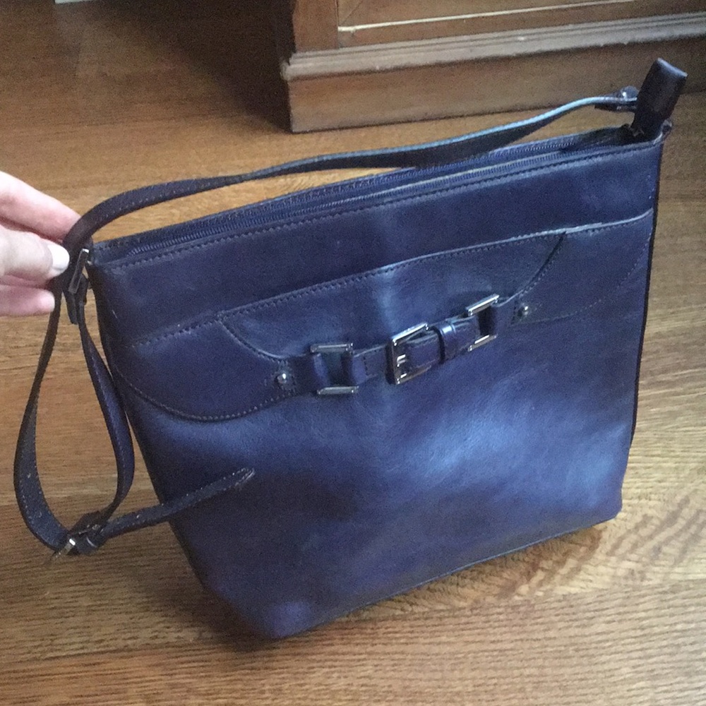 Vintage Etienne Aigner navy purse